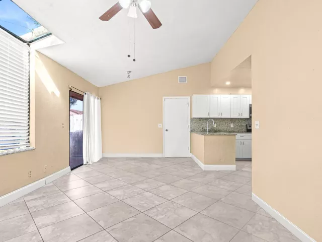 Продажа дома по адресу 4134 NW 2nd Lane - фото 9362977