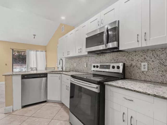Продажа дома по адресу 4134 NW 2nd Lane - фото 9362979
