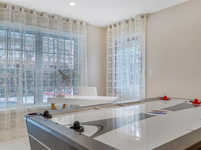 Дом в аренду по адресу 1960 Coral Reef Dr - фото 7171468