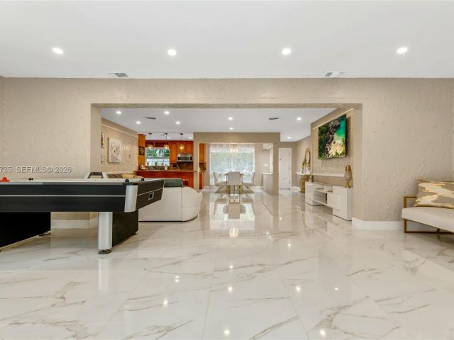 Дом в аренду по адресу 1960 Coral Reef Dr - фото 7171469