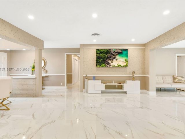 Дом в аренду по адресу 1960 Coral Reef Dr - фото 7171471