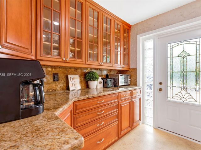 Дом в аренду по адресу 1960 Coral Reef Dr - фото 7171474