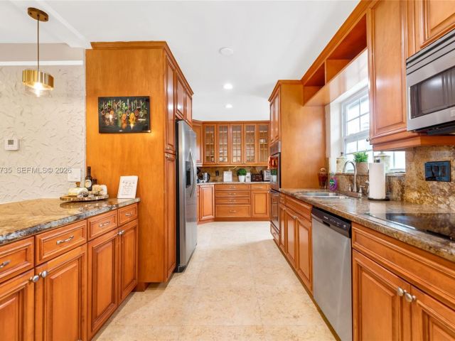 Дом в аренду по адресу 1960 Coral Reef Dr - фото 7171478