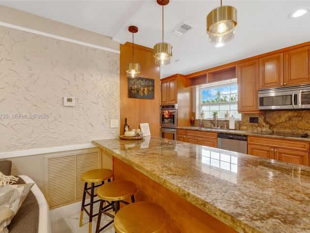 Дом в аренду по адресу 1960 Coral Reef Dr - фото 7171480