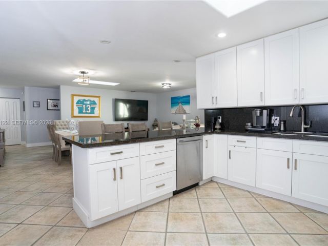 Продажа дома по адресу 14954 SW 142nd Pl - фото 7536463