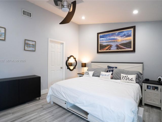 Продажа дома по адресу 14954 SW 142nd Pl - фото 7536467