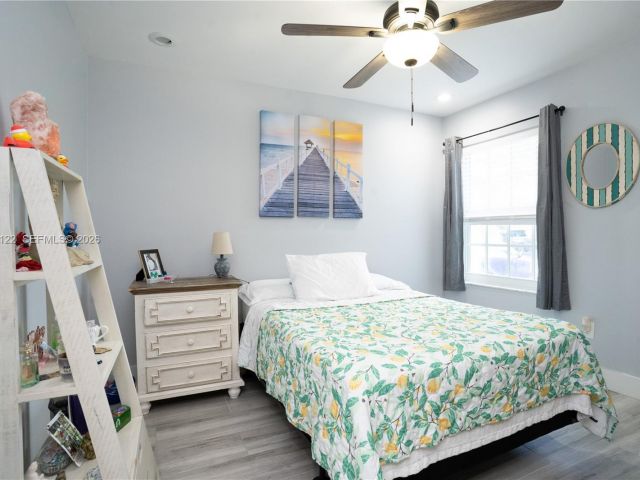 Продажа дома по адресу 14954 SW 142nd Pl - фото 7536469