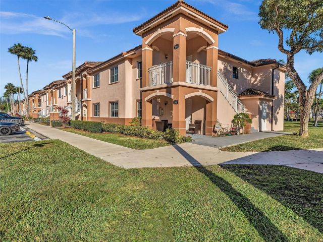 Дом в аренду по адресу 1271 SE 28th Ct 105 - фото 7468288