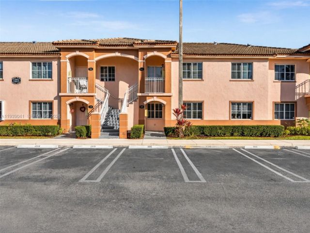 Дом в аренду по адресу 1271 SE 28th Ct 105 - фото 7468289