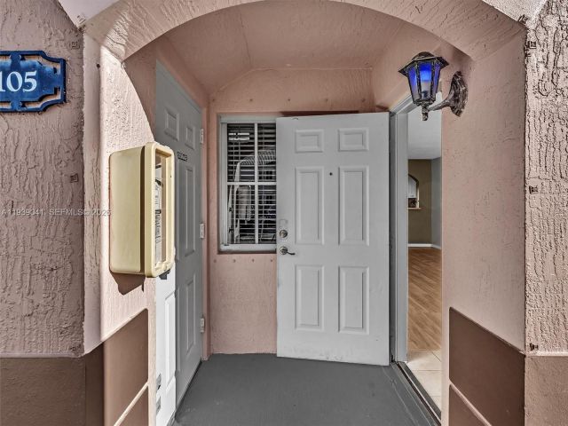 Дом в аренду по адресу 1271 SE 28th Ct 105 - фото 7468290