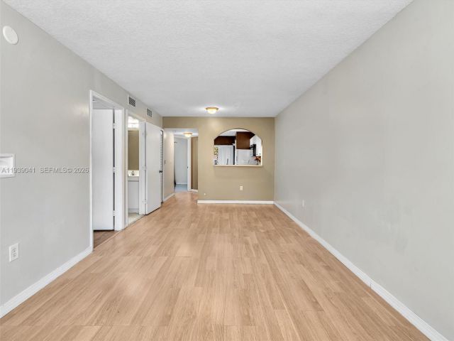 Дом в аренду по адресу 1271 SE 28th Ct 105 - фото 7468291