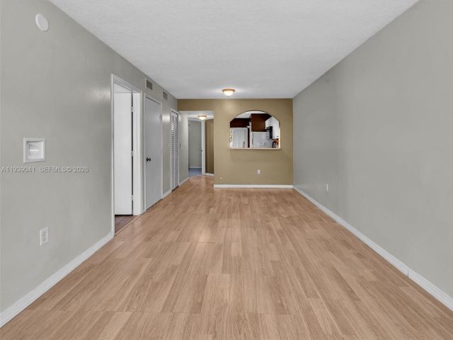 Дом в аренду по адресу 1271 SE 28th Ct 105 - фото 7468293