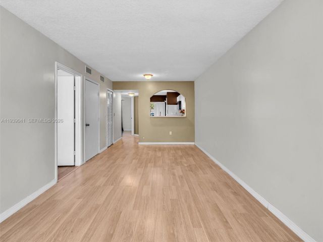 Дом в аренду по адресу 1271 SE 28th Ct 105 - фото 7468294