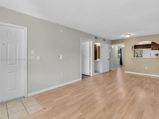 Дом в аренду по адресу 1271 SE 28th Ct 105 - фото 7468295