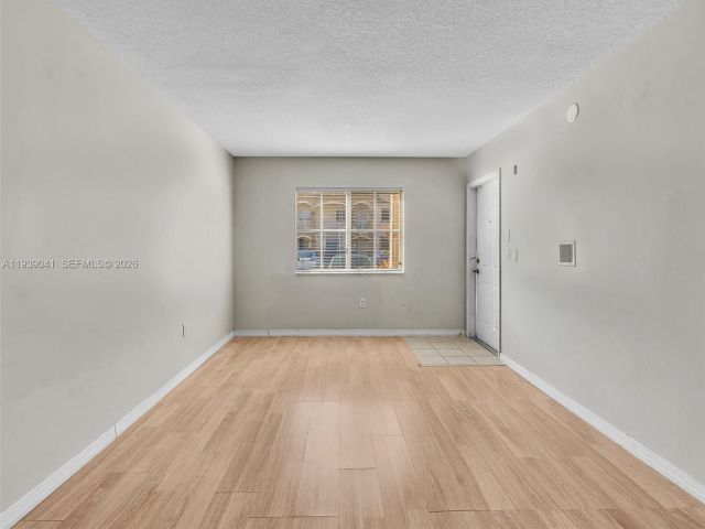 Дом в аренду по адресу 1271 SE 28th Ct 105 - фото 7468297