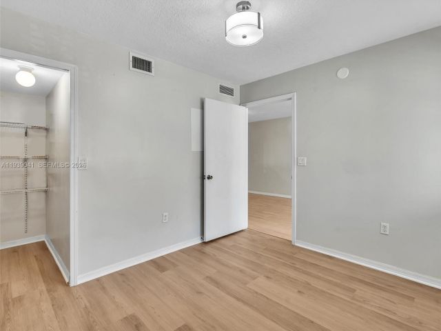 Дом в аренду по адресу 1271 SE 28th Ct 105 - фото 7468300