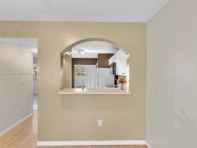 Дом в аренду по адресу 1271 SE 28th Ct 105 - фото 7468305