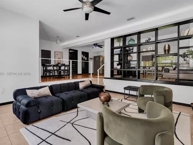 Продажа дома по адресу 660 NE 121st St - фото 7233549