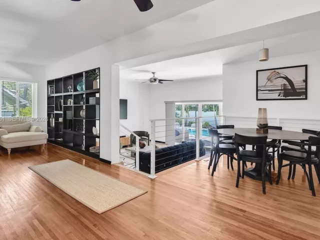 Продажа дома по адресу 660 NE 121st St - фото 7233552