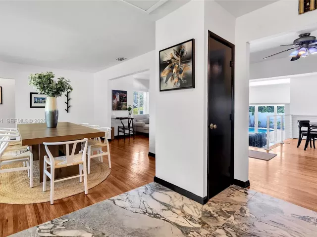 Продажа дома по адресу 660 NE 121st St - фото 7233554