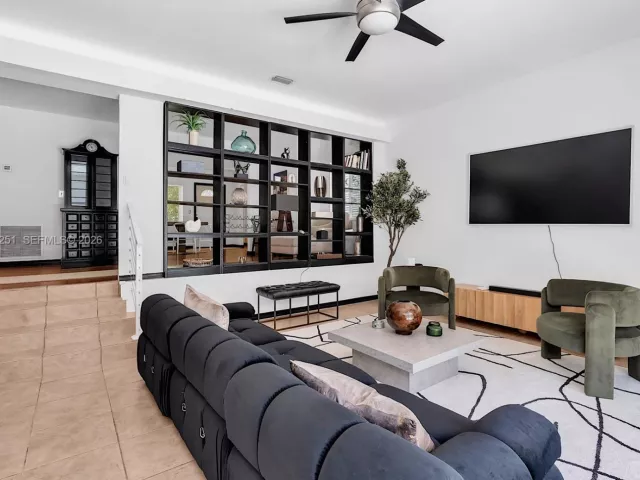 Продажа дома по адресу 660 NE 121st St - фото 7233548