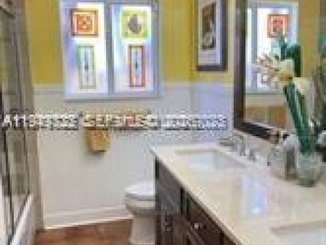 Дом в аренду по адресу 1070 N Shore Dr - фото 7171489