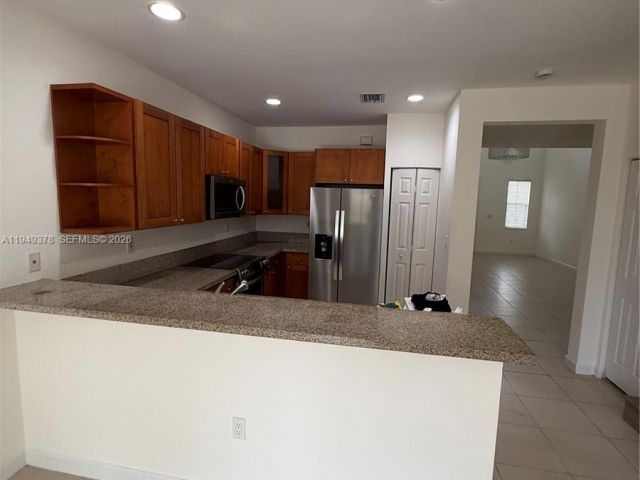 Дом в аренду по адресу 7412 NW 108th Path 0 - фото 7521717