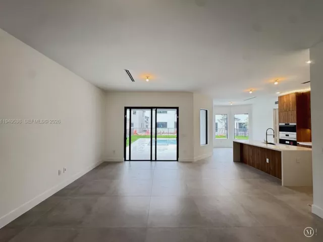 Дом в аренду по адресу 19670 NE 14th Ct 19670 - фото 7174880