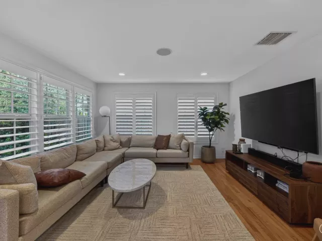 Продажа дома по адресу 1001 SE 10th Street - фото 8908128