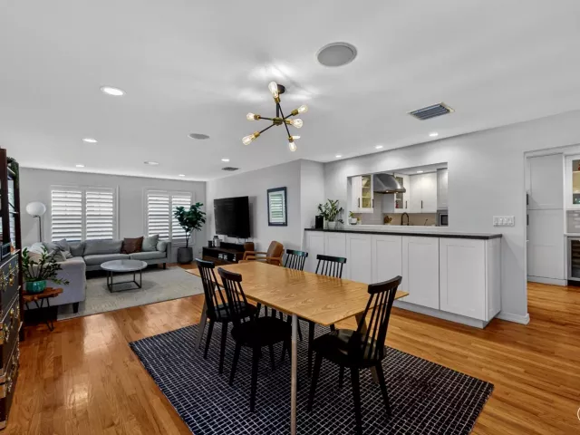 Продажа дома по адресу 1001 SE 10th Street - фото 8908130