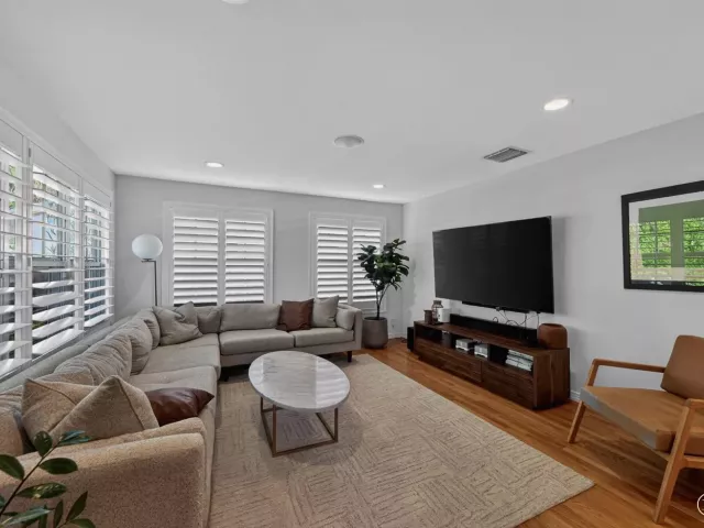 Продажа дома по адресу 1001 SE 10th Street - фото 8908132