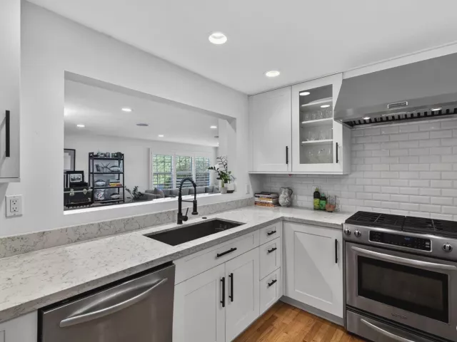 Продажа дома по адресу 1001 SE 10th Street - фото 8908134