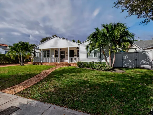 Продажа дома по адресу 1001 SE 10th Street - фото 8908118