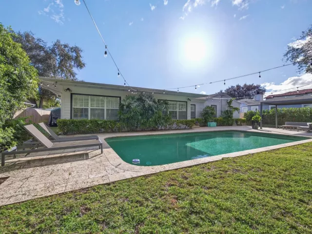 Продажа дома по адресу 1001 SE 10th Street - фото 8908121