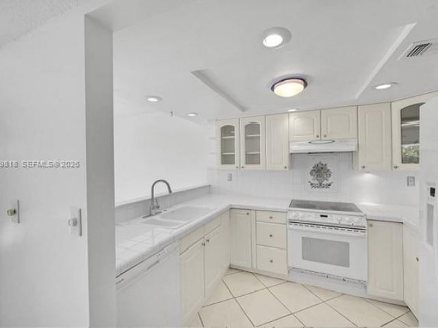 Продажа дома по адресу 5555 N Ocean Blvd 20 - фото 7190293