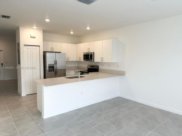 Дом в аренду по адресу 26824 SW 121st AVE - фото 7514487