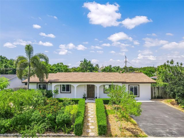 Продажа дома по адресу 10510 SW 160th St - фото 7445197