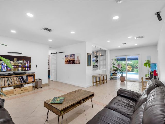 Продажа дома по адресу 10510 SW 160th St - фото 7445202