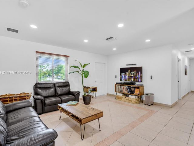 Продажа дома по адресу 10510 SW 160th St - фото 7445204