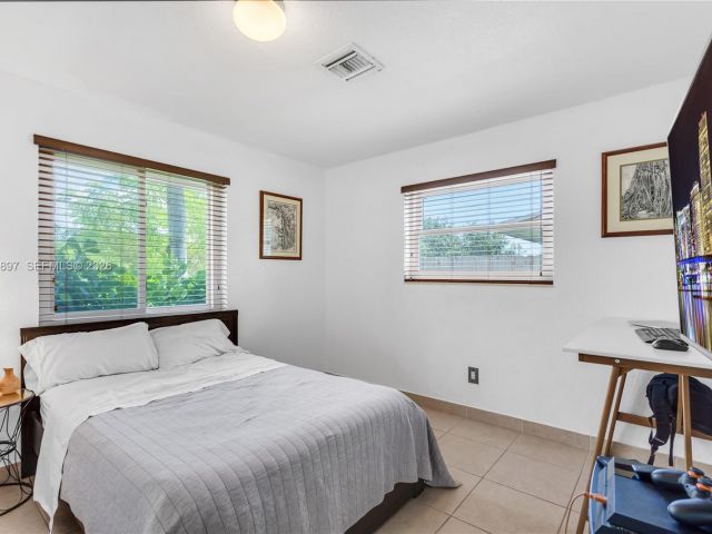 Продажа дома по адресу 10510 SW 160th St - фото 7445212