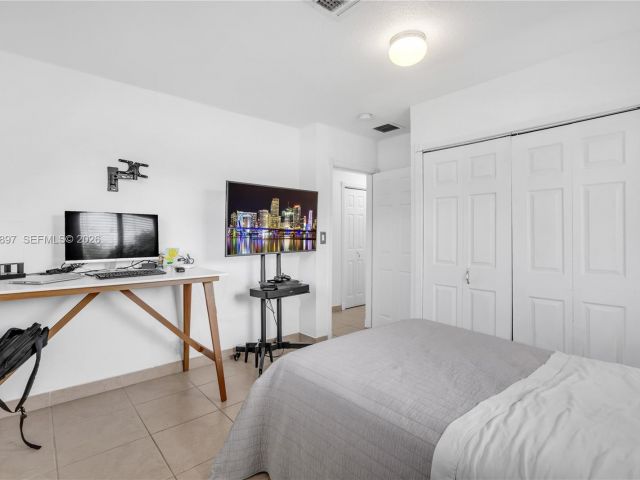 Продажа дома по адресу 10510 SW 160th St - фото 7445213