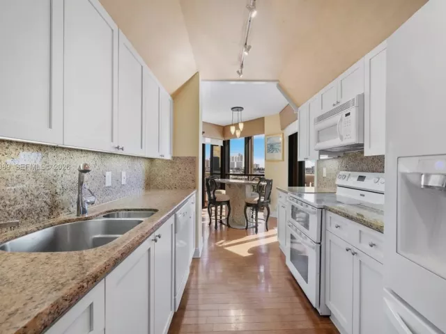 Продажа квартиры #803 - фото 7266850