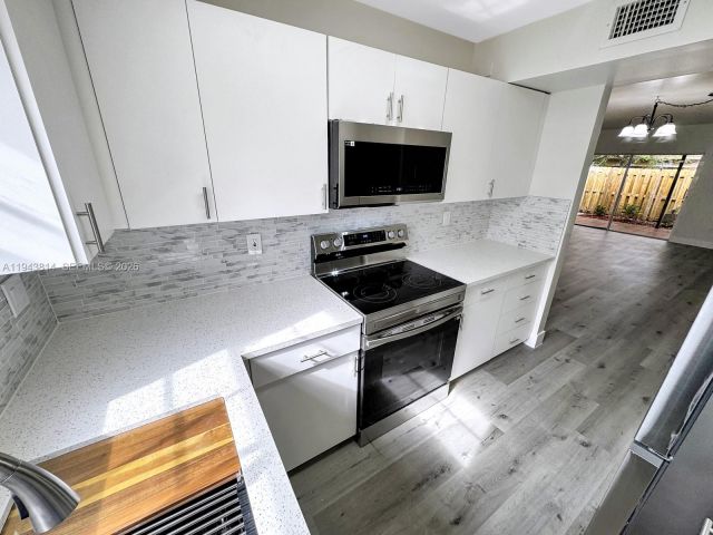 Продажа дома по адресу 12259 SW 49th Ct - фото 7230377