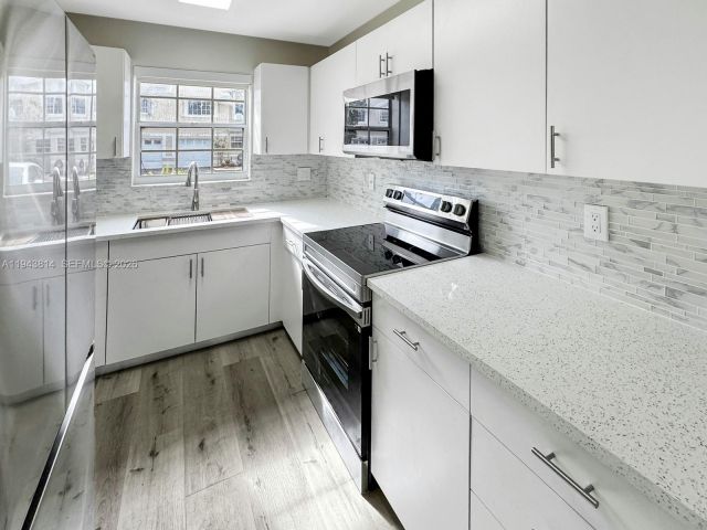 Продажа дома по адресу 12259 SW 49th Ct - фото 7230378