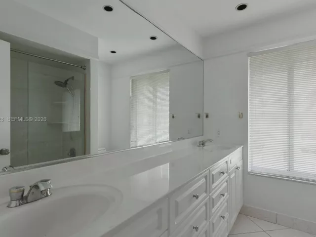 Дом в аренду по адресу 13005 Zambrana St - фото 7200872