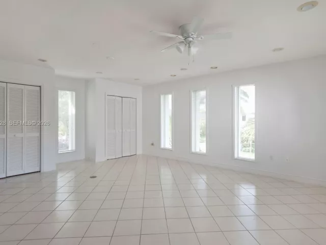 Дом в аренду по адресу 13005 Zambrana St - фото 7200875