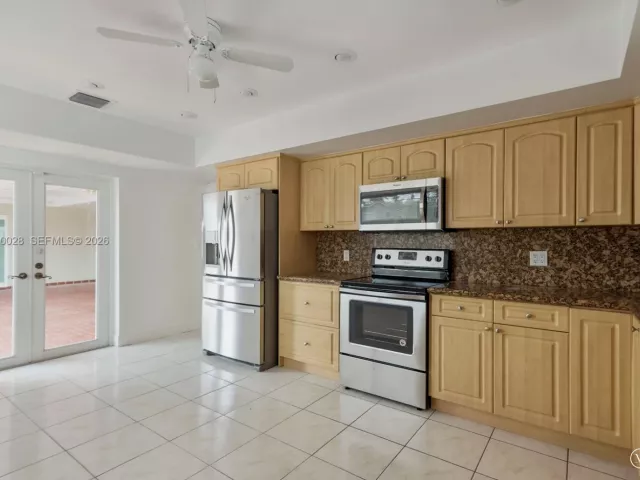 Дом в аренду по адресу 13005 Zambrana St - фото 7200881