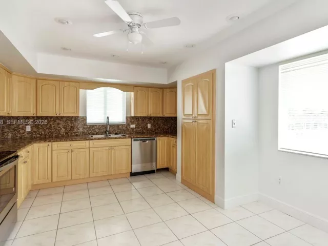 Дом в аренду по адресу 13005 Zambrana St - фото 7200882