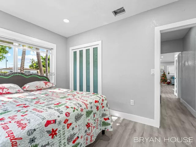 Продажа дома по адресу 3341 NW 20th St - фото 9144483