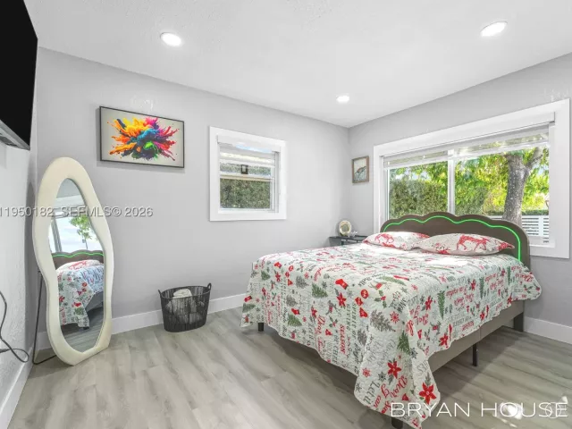 Продажа дома по адресу 3341 NW 20th St - фото 9144490
